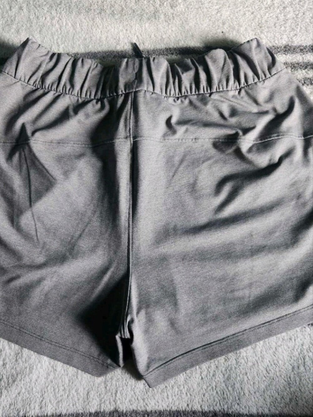 Lululemon Women's Heathered Slate On The Fly Short - Picture 2 of 6